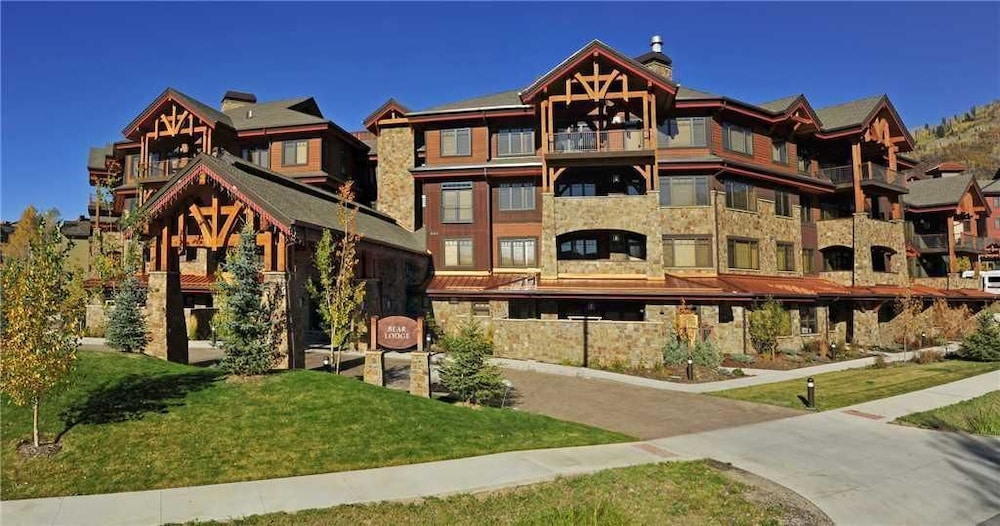 6116 Bear Lodge, Trappeur's Crossing Apartment 2