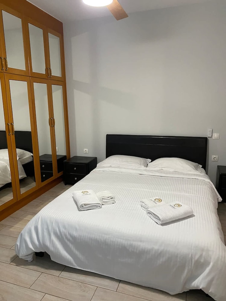 Arethousa City View Getaway - Chalkida s Cozy Gem