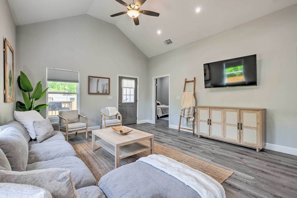 Stylish San Antonio Hideaway w/ Cowboy Pool! view 4