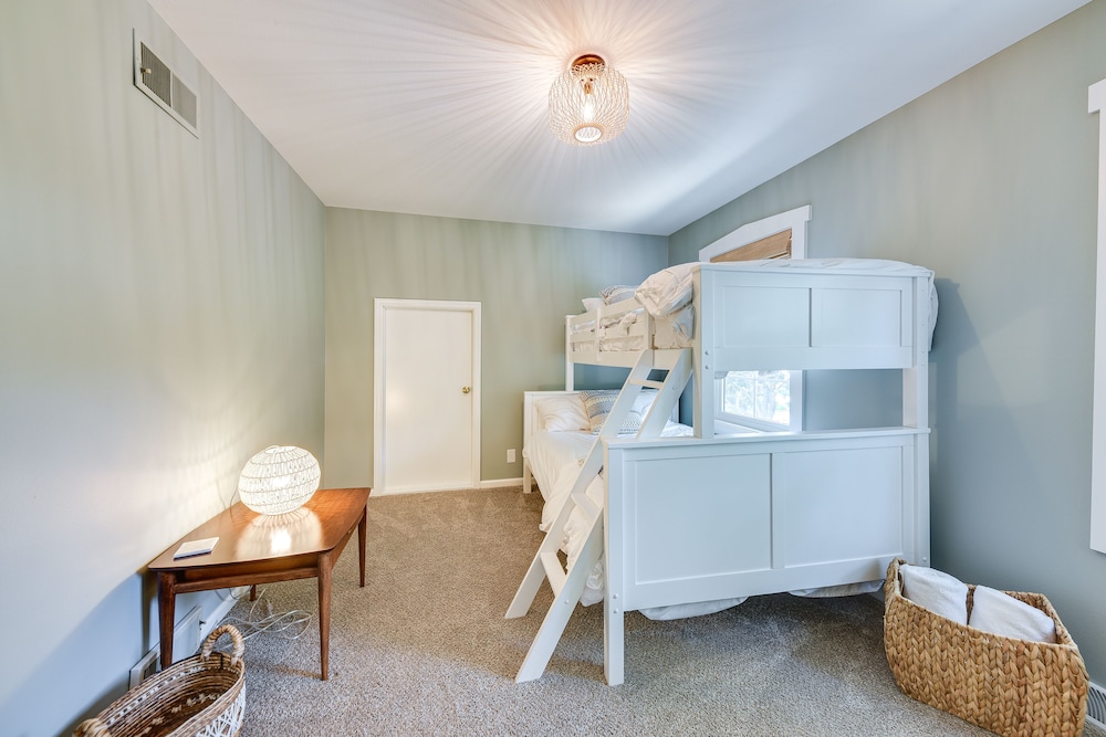 Charming Racine Home - Walk to Lake Michigan! - Property Image 23