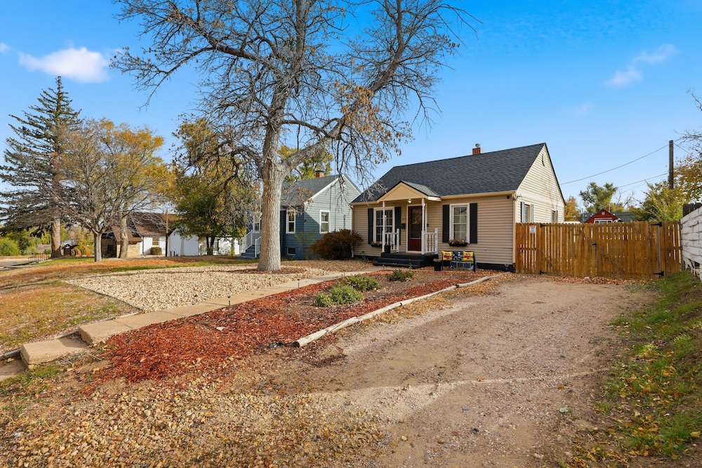 Cozy & Modern 3-bed Bungalow In Heart Of Greeley 3 Bedroom Bungalow