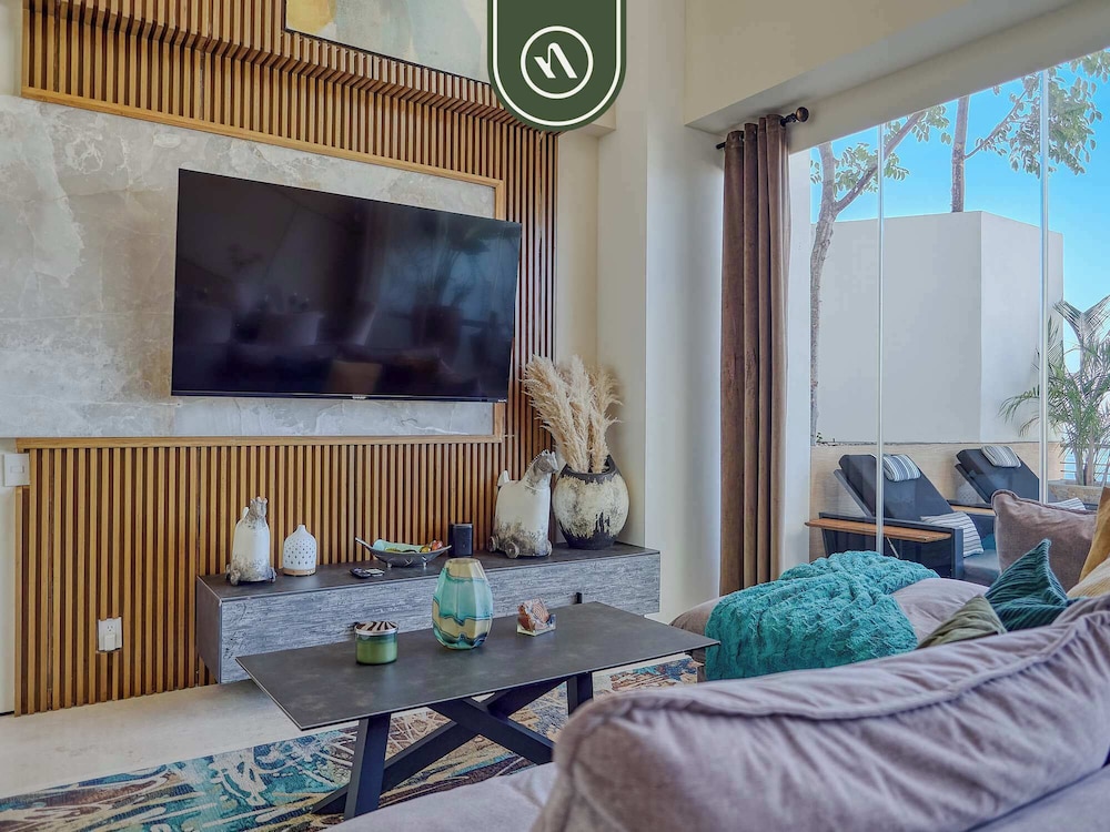 Two Story 2 BR Penthouse - Pool - Ocean View