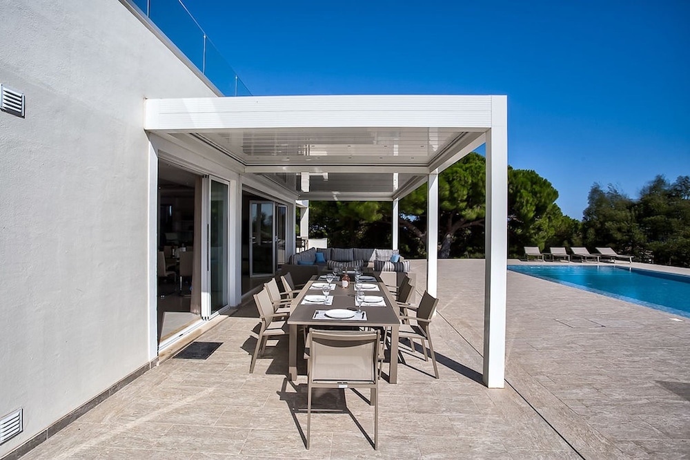 Goldeneye Luxury 6 Bedroom Villa With Infinity P