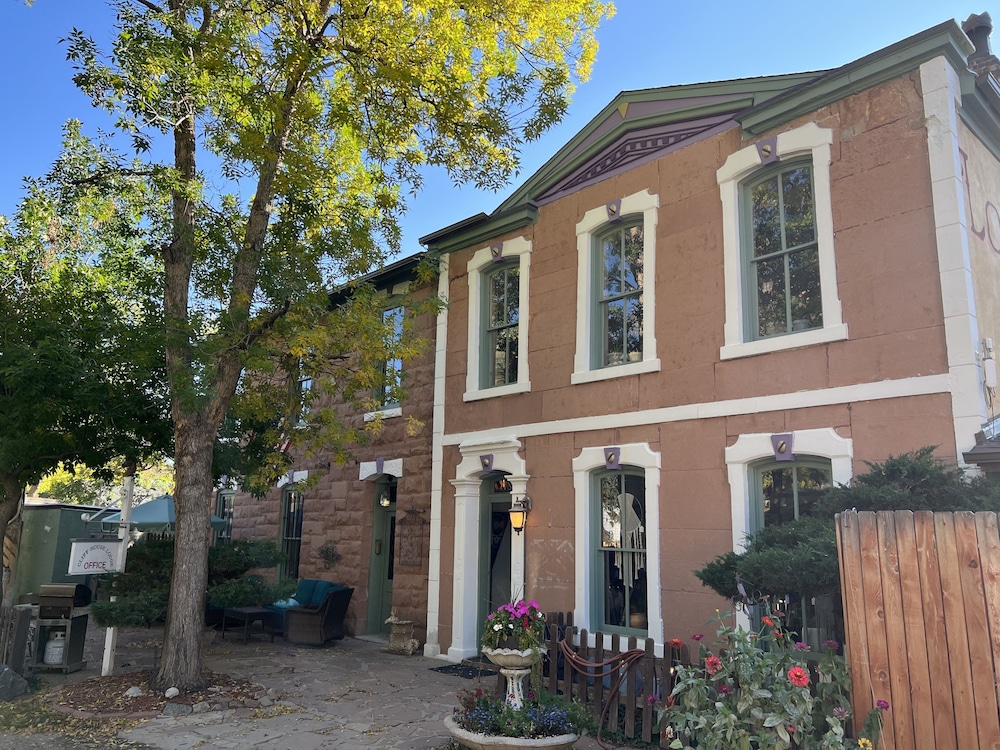 Cliff House Lodge B&B