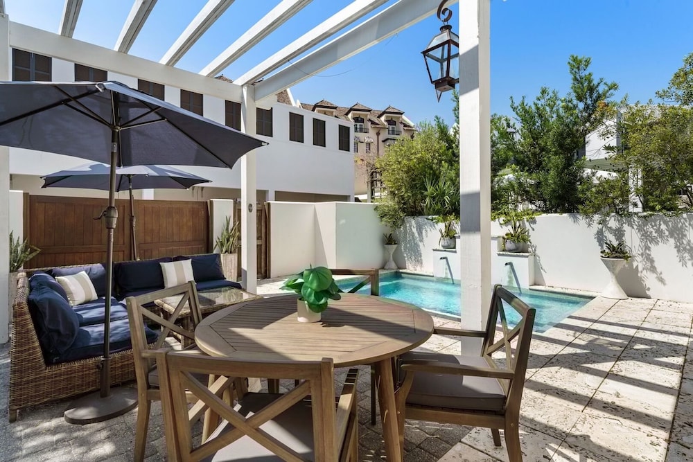 Rosemary Bluegrass by Avantstay LUX Downtown Rosemary Private Pool