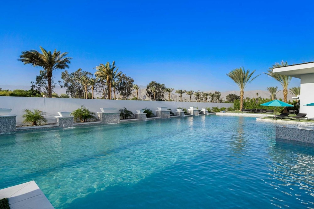 Sleeps 23 Luxury Villa w/ Pool, Hot Tub & Pickleball Court Bravo Villa 10