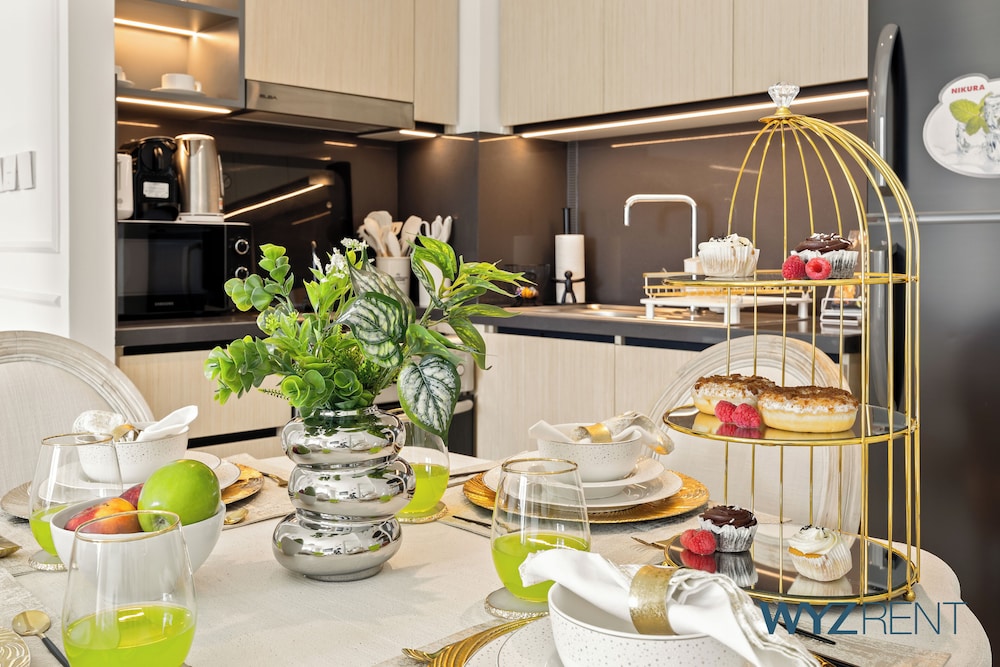 Alluring Parisian 1Br in Burj Crown