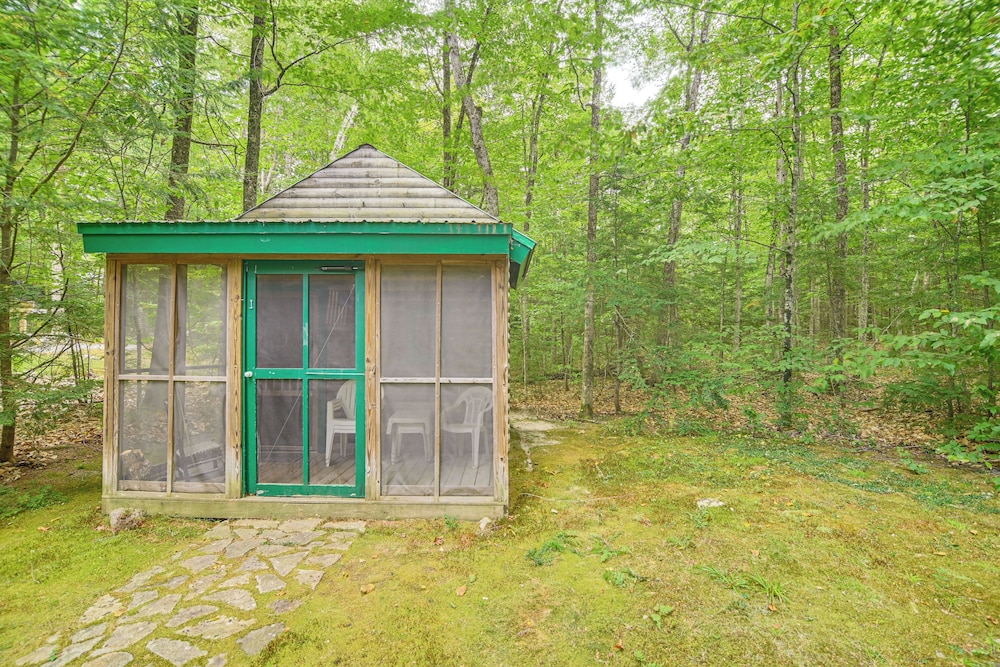 Walk to Water: Outdoor Gem w/ Bunkhouse in Madison