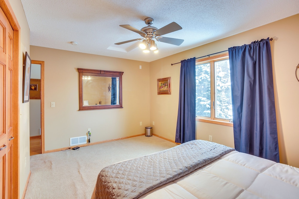 Hot Tub + Fireplace: Cozy Home on Howard Lake!