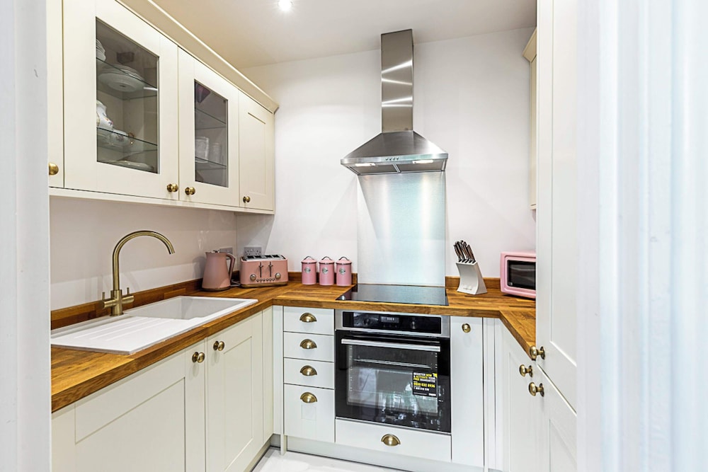 Chic 1 Bedroom Parkview Flat At Arundel Square