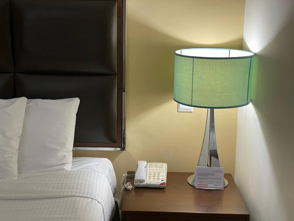 Abu Dhabi Vacations - Phoenix Plaza Hotel Apartments - Property Image 55