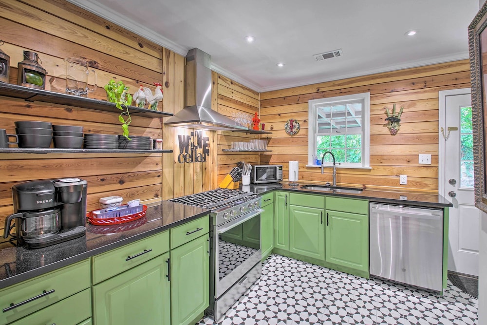 Exquisite Cottage: Patio, 2 Mi to Hot Springs view 2