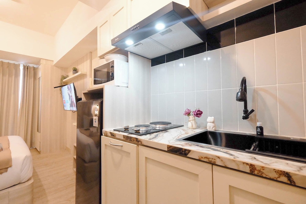 Wooden Accent Studio At Tokyo Riverside Pik 2 Apartment