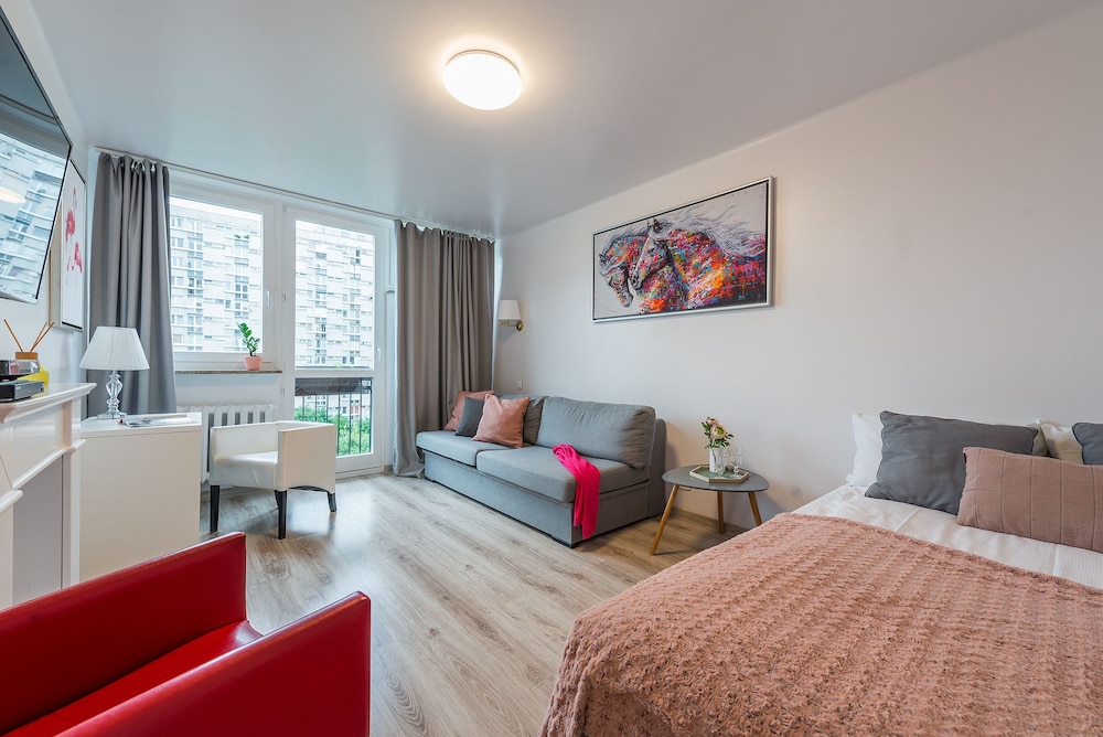 UNIT Warszawa Centrum Room by Metro Rondo ONZ