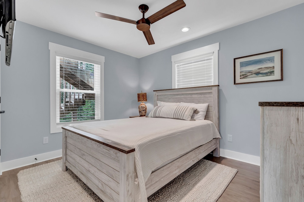 Oceanwatch Cottage by Topsail Realty