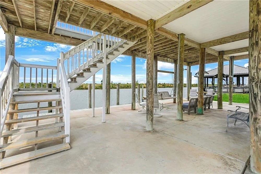 Bayou Manor