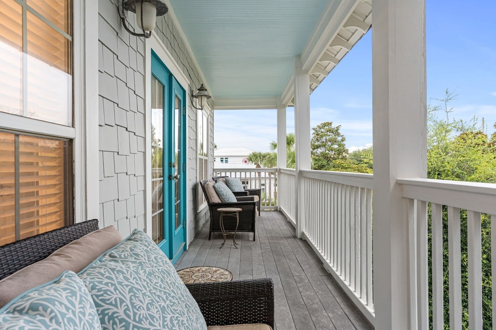 Sandy Smiles by Avantstay Seagrove Walk to Beach Pool