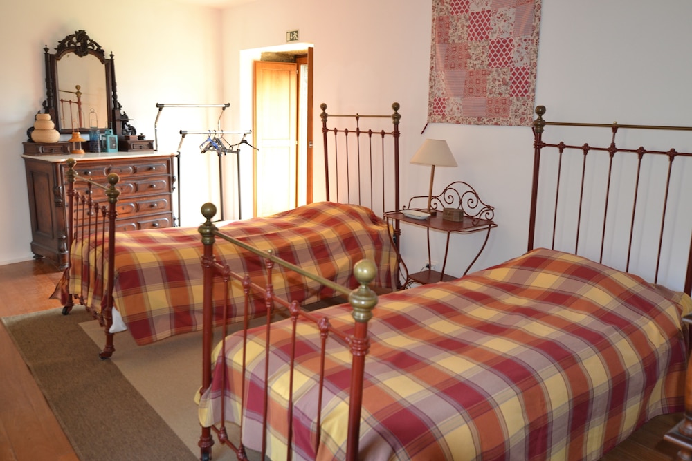 Casas de Pindela view 2