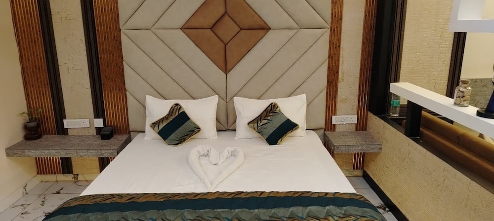 The Hotel Emerald