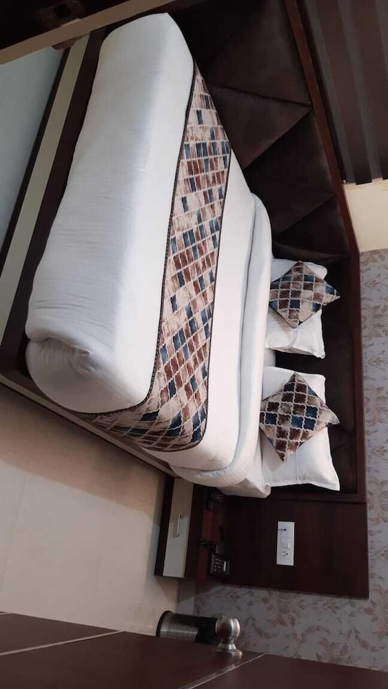 Satyadeep Inn