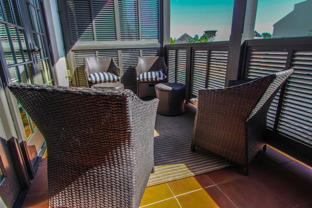 Rosemary Beach Rentals by Counts-Oakes