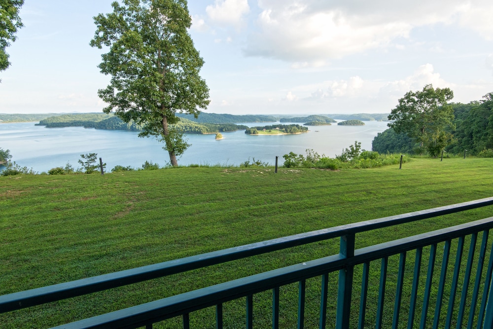 Dale Hollow Lake State Resort Park