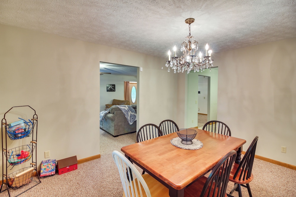 Family Home w/ Game Room! 1 Mi to Dale Hollow Lake