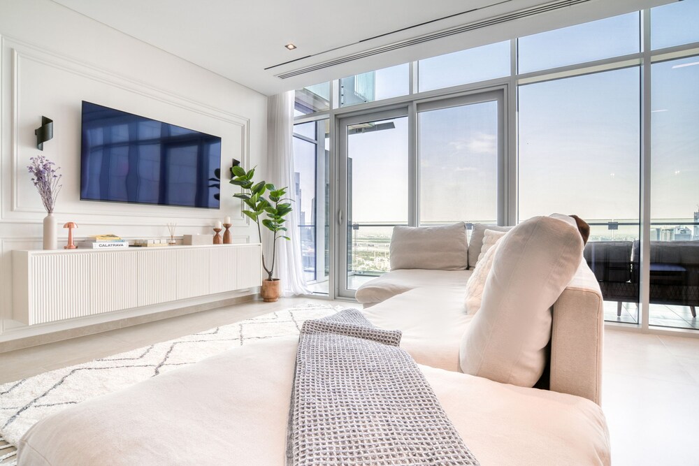 Luxe and Modern Duplex in Difc