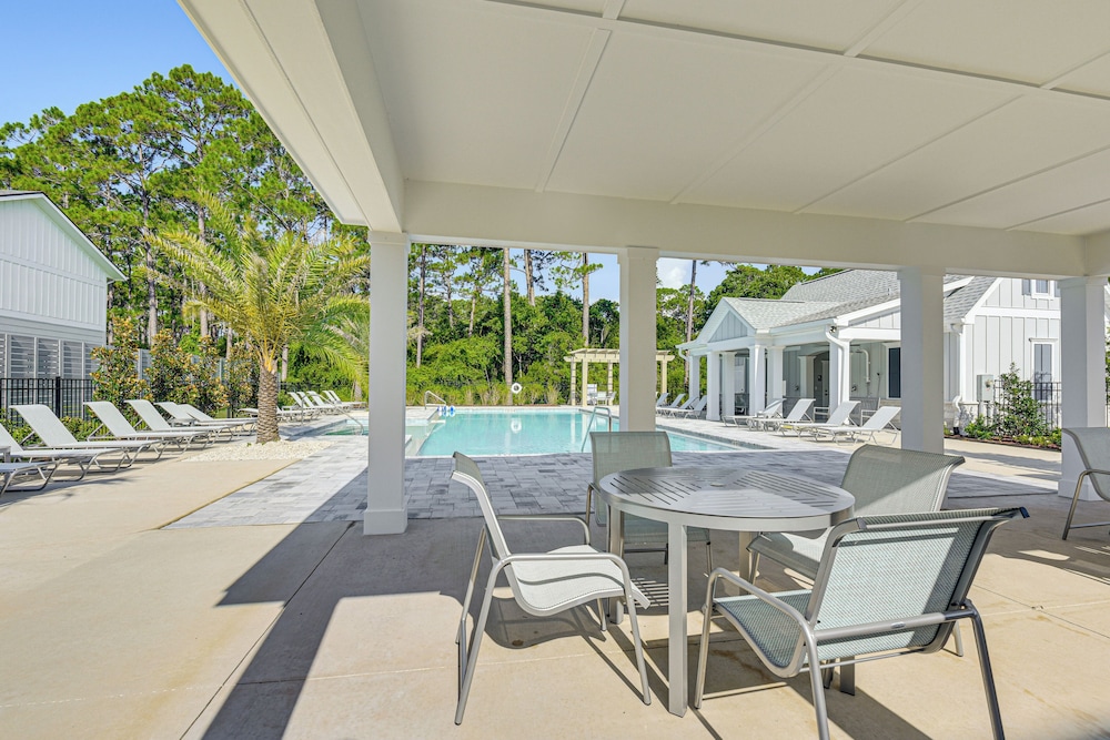 1 Mi to Sand & Surf: Townhome w/ Pool in Pcb!