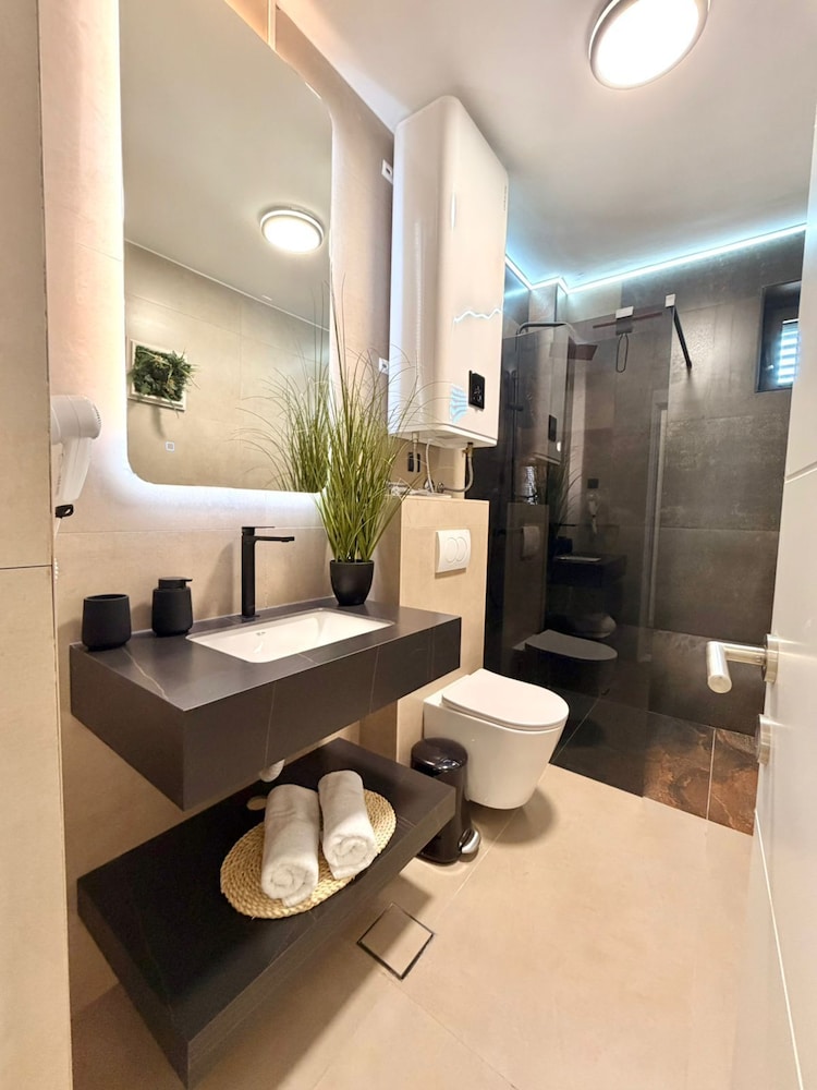 Lunamare Apartments