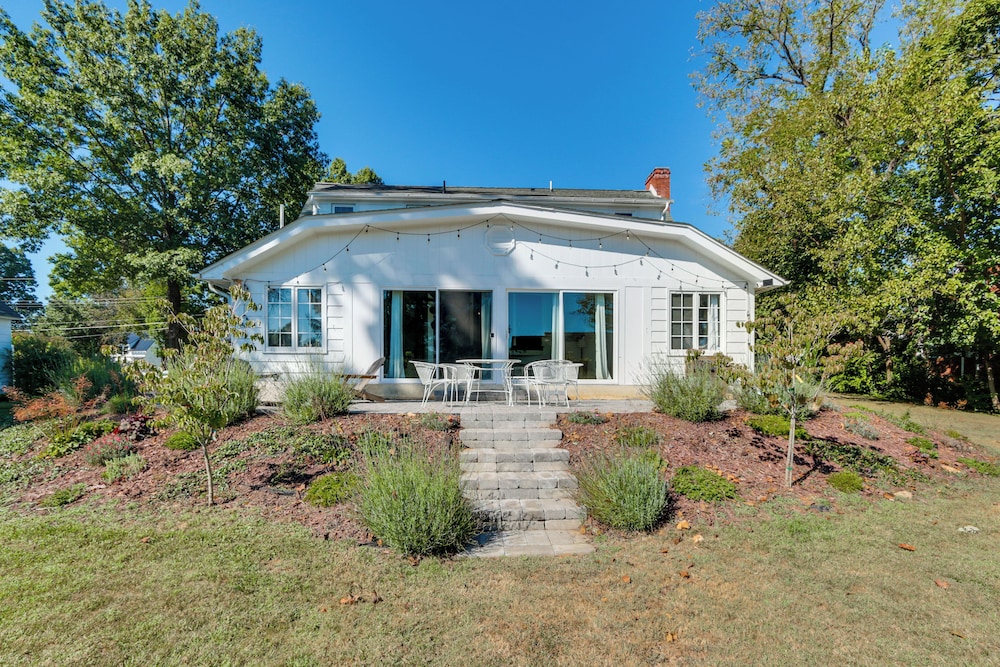 Walkable Location: Historic Home in Charles Town!