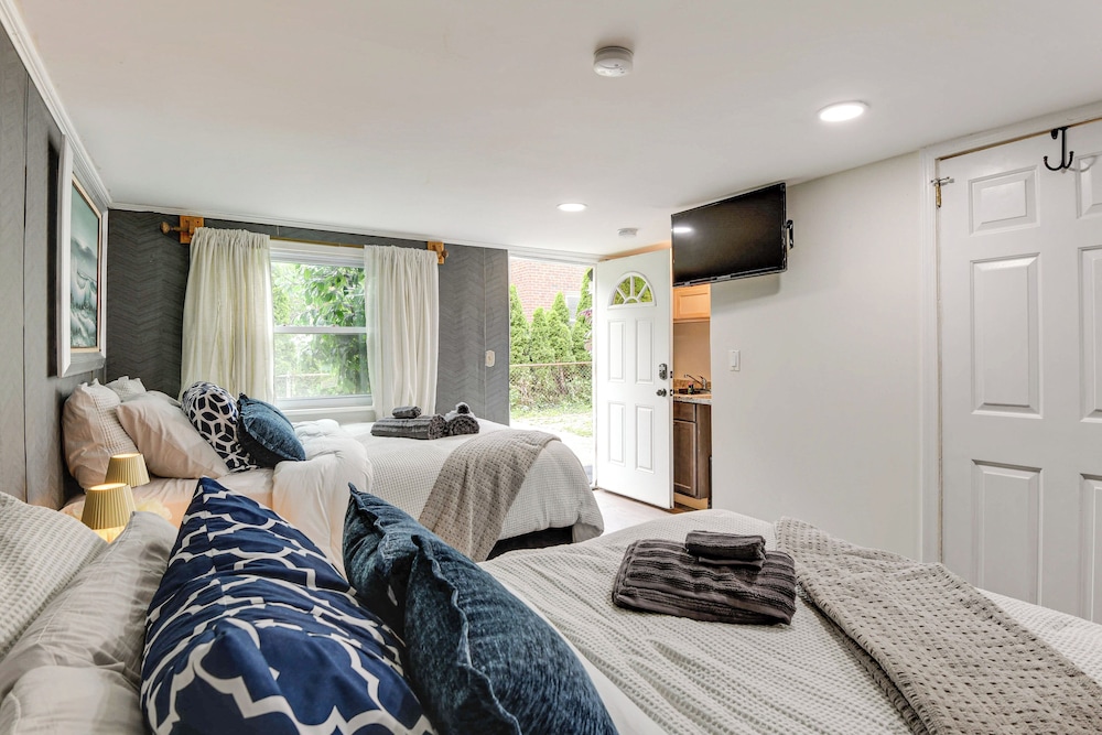 10 Mi to Washington: Wheaton Studio Suite