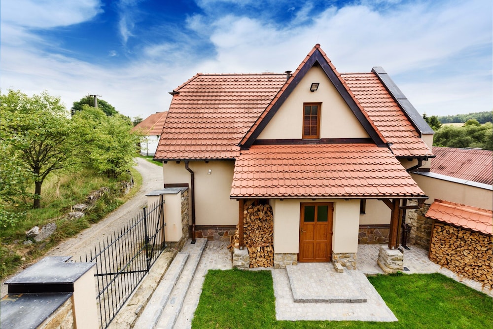 Villa in Varvazov With Garden and Barbecue
