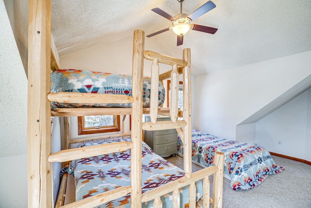Woodland Park Chalet w/ Deck, Grill & Mtn Views! view 4