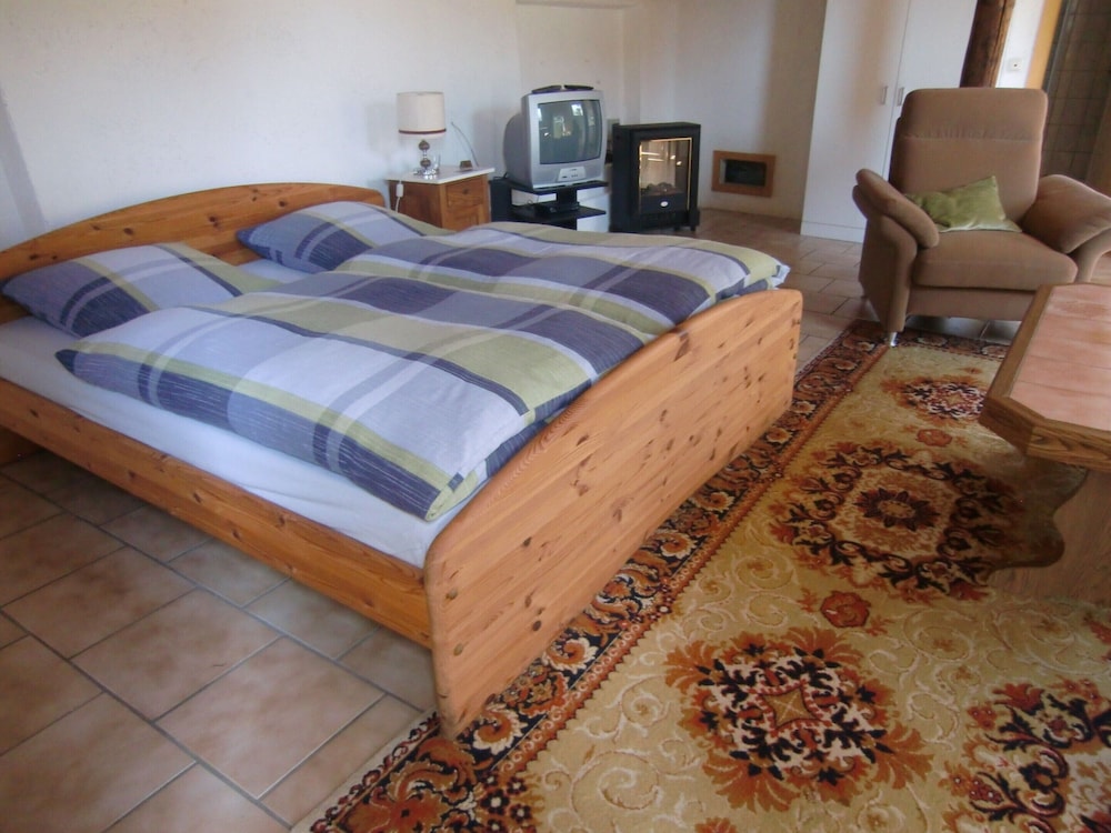 Idyllic Studio Apartment Near Kaifenheim and Near the Forest - Property Image 27