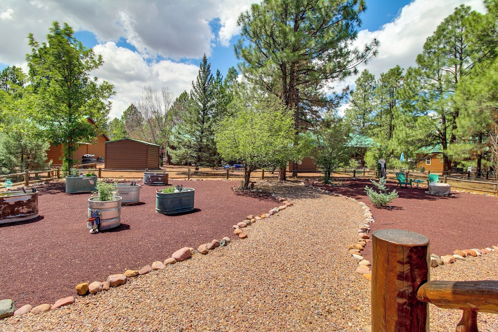 Near Hiking Trails: Heber-overgaard Haven w/ Deck!