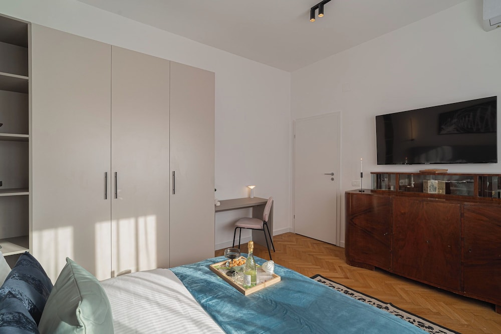 Contemporary 3-Bedroom Lofts - Modern Touches Meet Classic Elegance by Calea Victoriei