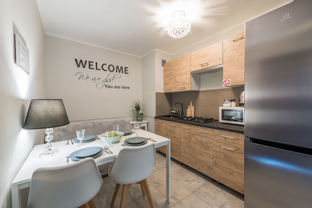 UNIT Warszawa Centrum Room by Metro Rondo ONZ