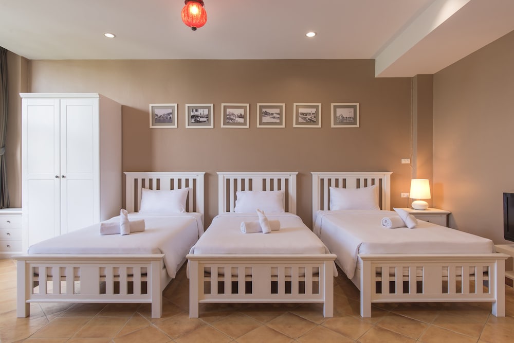 Feung Nakorn Balcony Rooms and Cafe