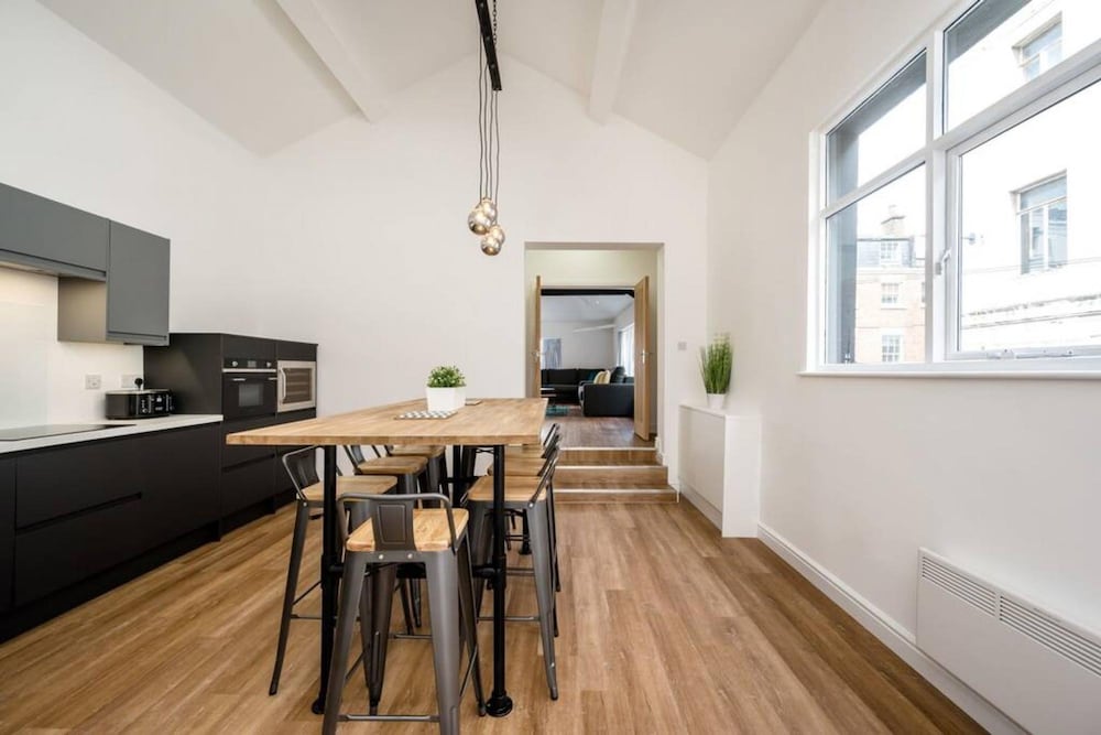 Host Apartments Wood St Nightlife Apt view 5