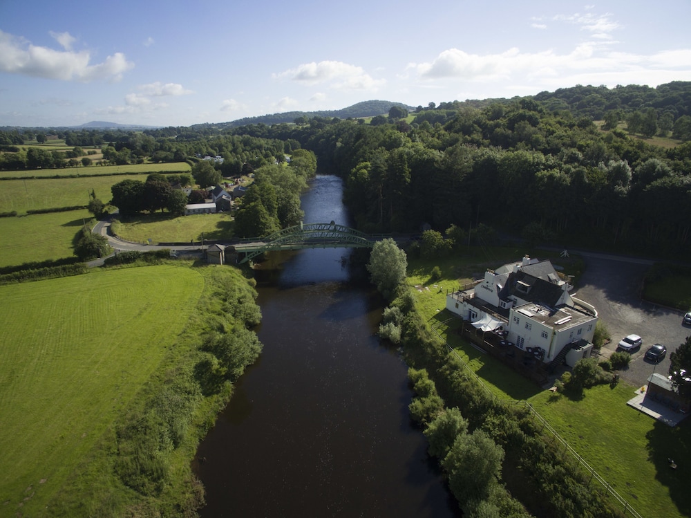 The Chainbridge Inn