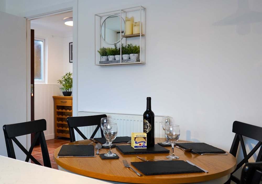 Ivy Cellar With 2 Bedrooms and 1 Bathrooms