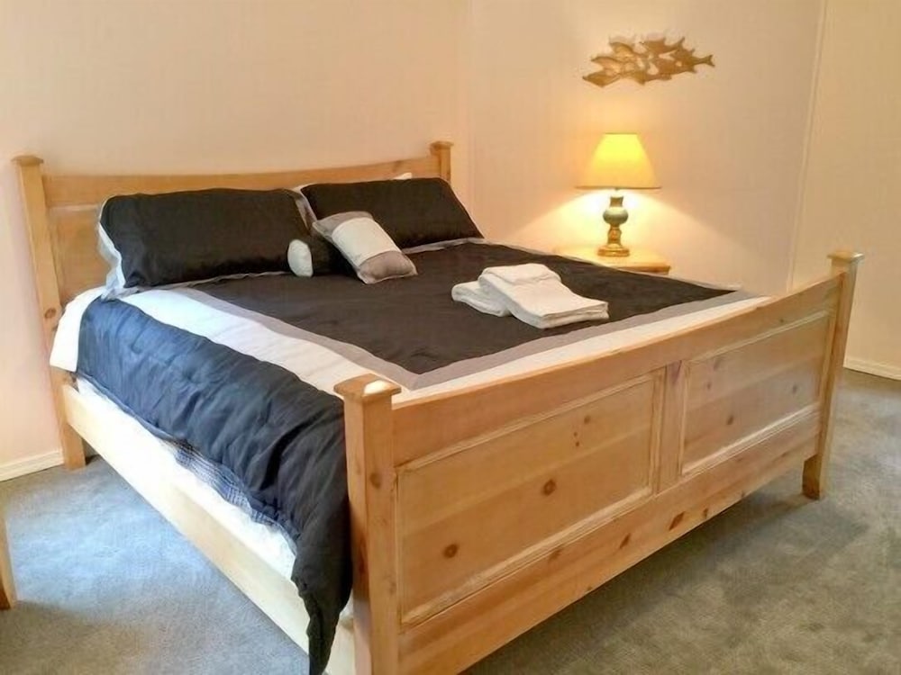 Mt Baker Lodging Cabin 13 Sleeps 8 view 4