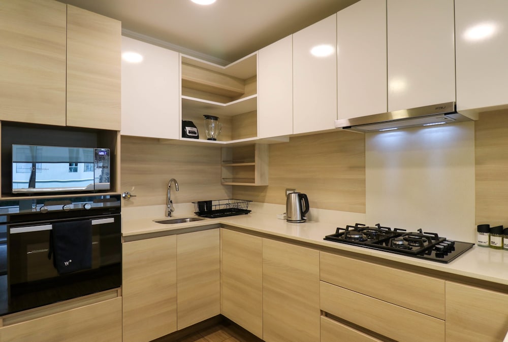 Perfect 1BR With Balcony in Luxurious Building