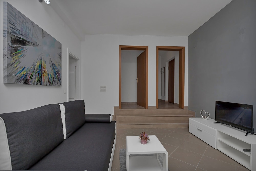 Apartment Petar with terrace