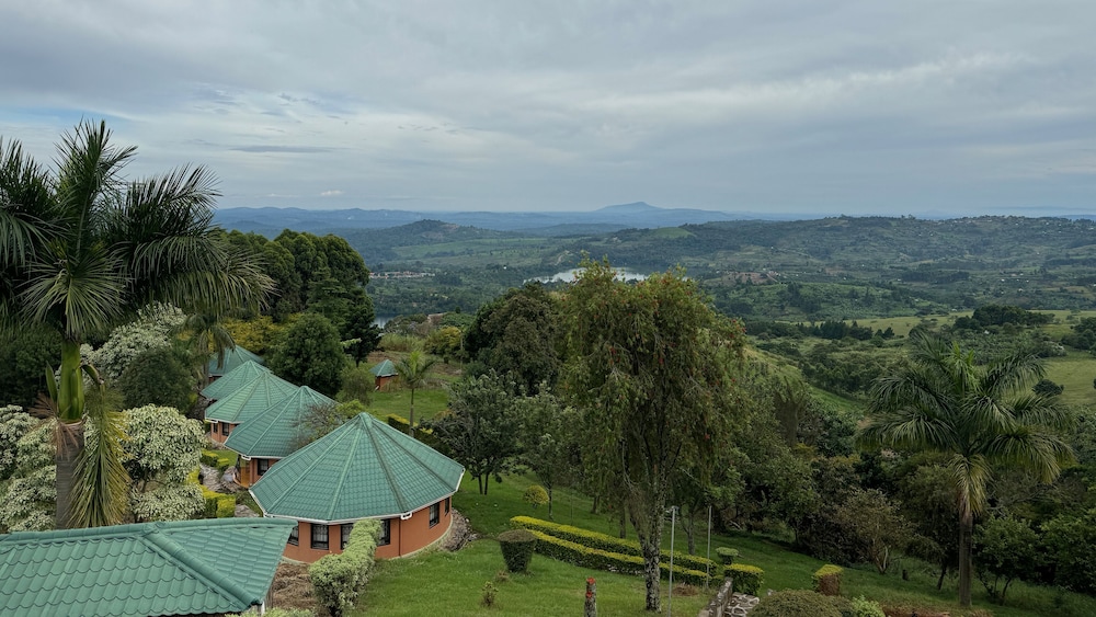 Top of the World Lodges Fort Portal