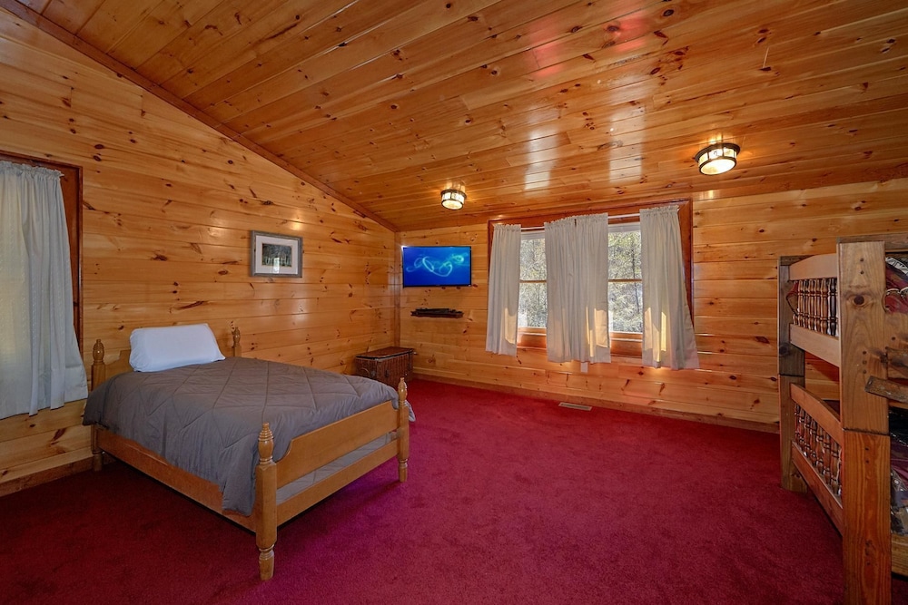 Sweet Tranquility Pool Lodge Apartment 4