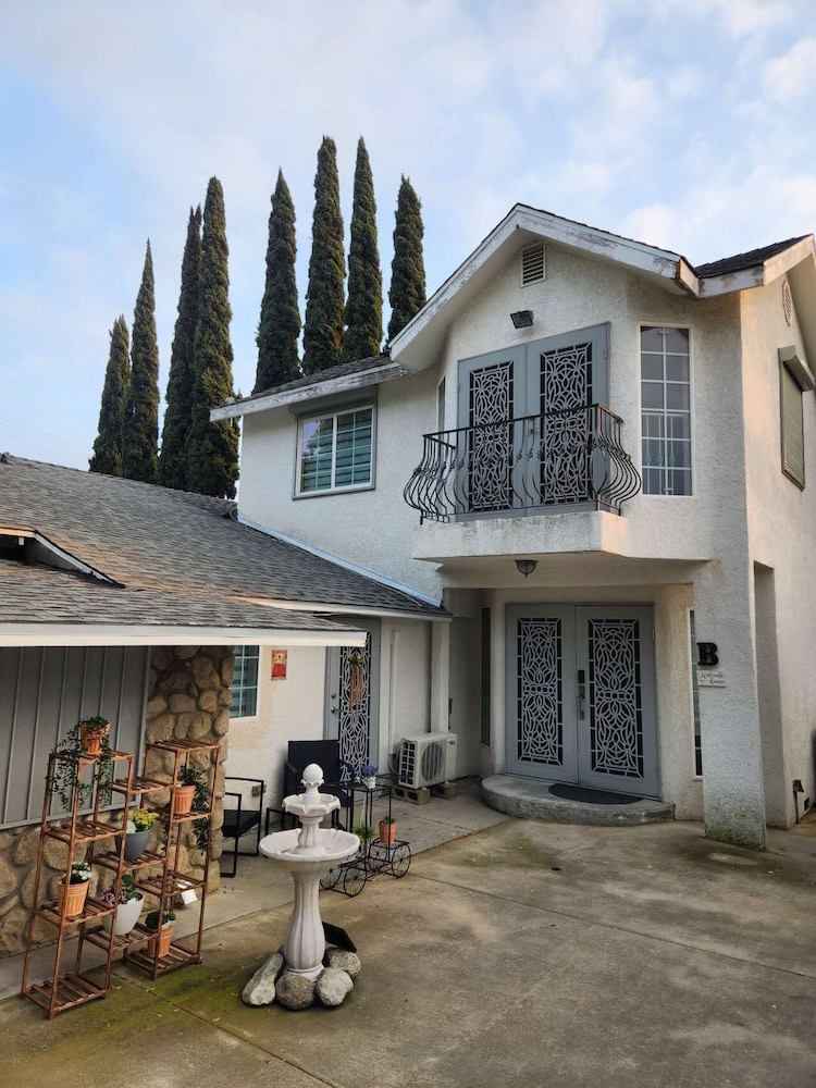 Monterey Park Retreat: Spectacular Views & Comfort