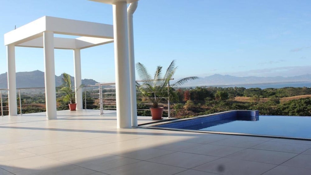 Fiji Luxury Pool Villa - Image 3