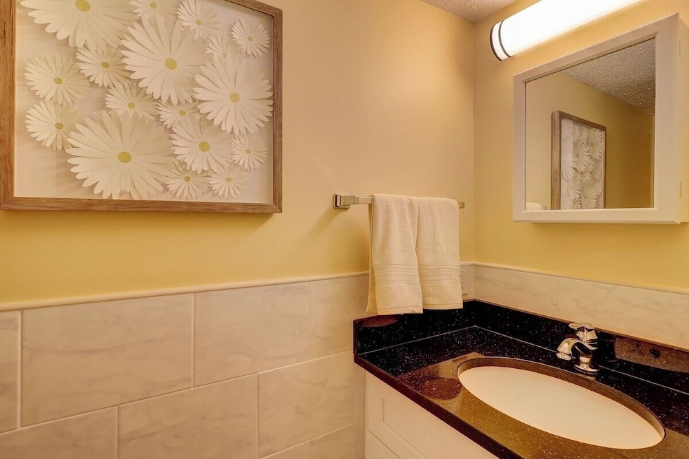 Family 2BR Retreat Near Beach + Pool Hilton Head